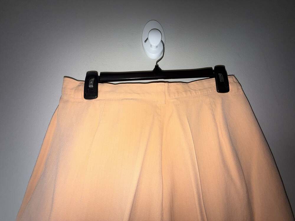 Tommy Bahama Women's 100% Silk Pleated Peach Shorts Size 12 - Picture 6 of 6
